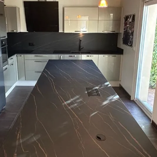 Plan de travail de cuisine en céramique Laurent Black de chez Ascale