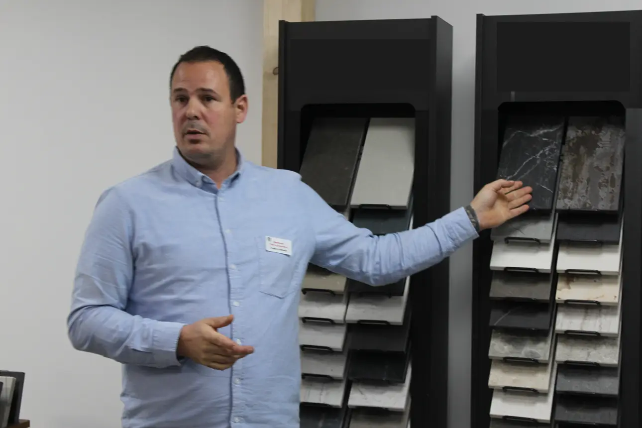 La marbrerie Pierre & Céramic conseille et accompagne ses clients pour le choix de leurs pierres naturelles et de leurs céramiques