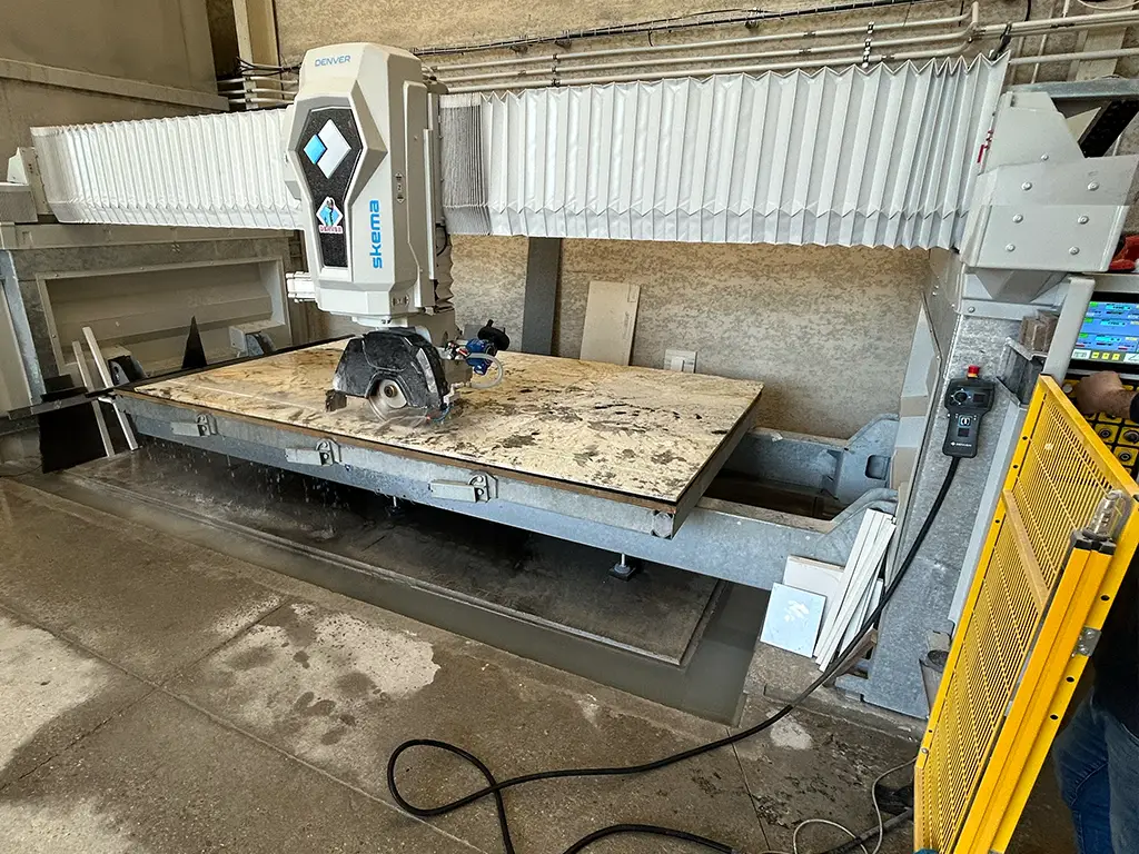 Façonnage d'une tranche de granit Blanc austral 2