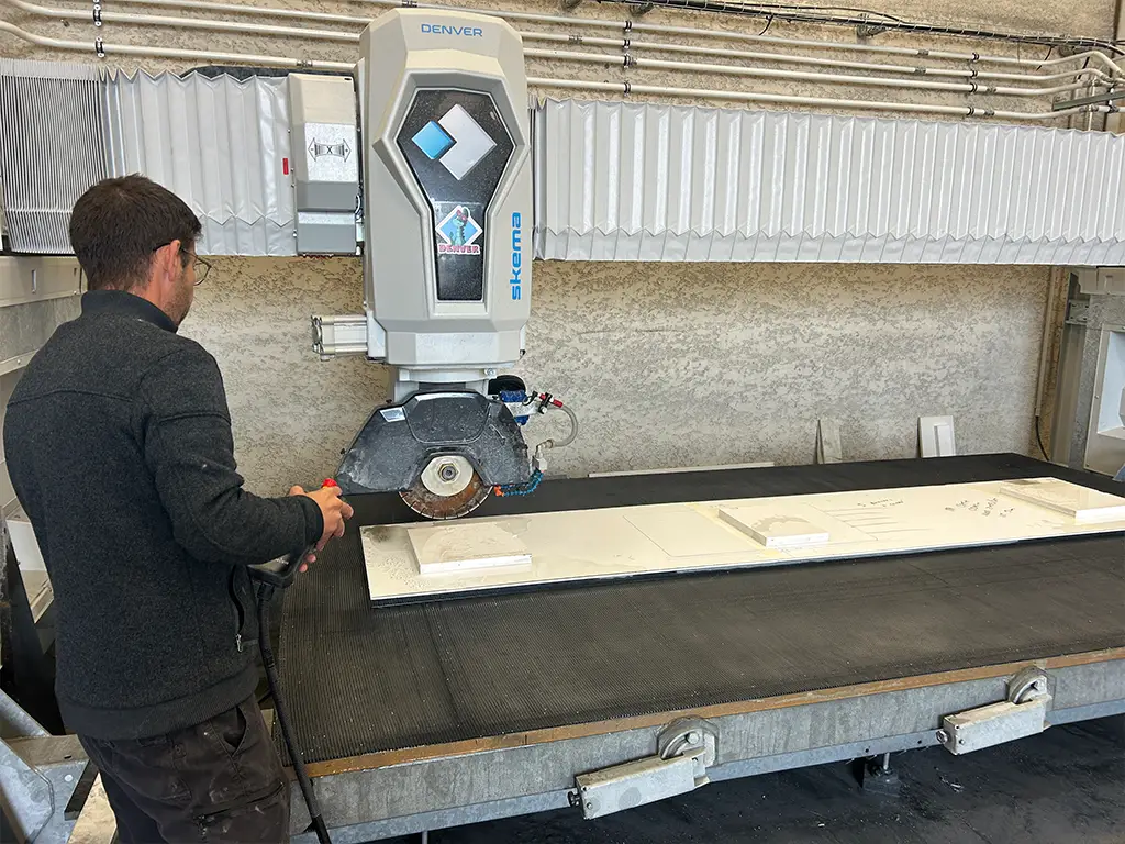 Façonnage en cours avec la débiteuse